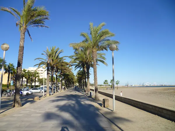 Ruta a pie por la Vilanova marinera: piratas y naufragios 3 Paseo maritimo de Vilanova