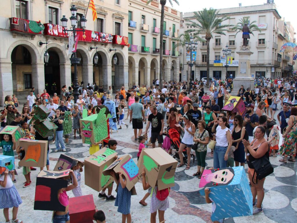 Cercavila de bestiari infantil de Festa Major amb la Zigurat Circus Band