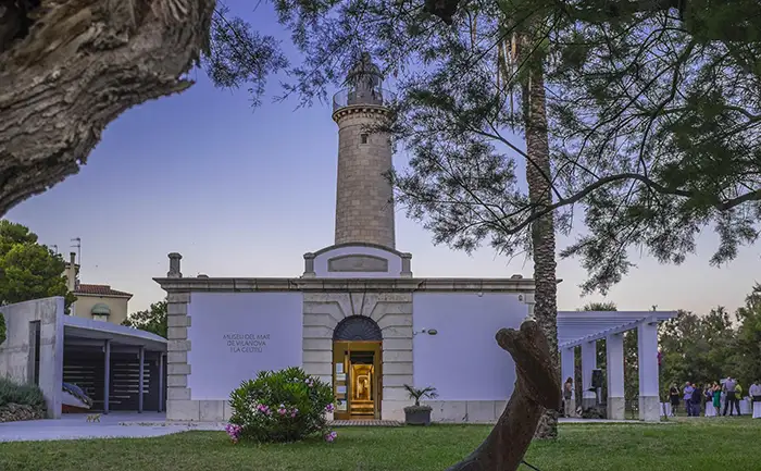 Espai Far en Vilanova: Museo y vistas al Mediterráneo 1 Vista del Espai Far en Vilanova