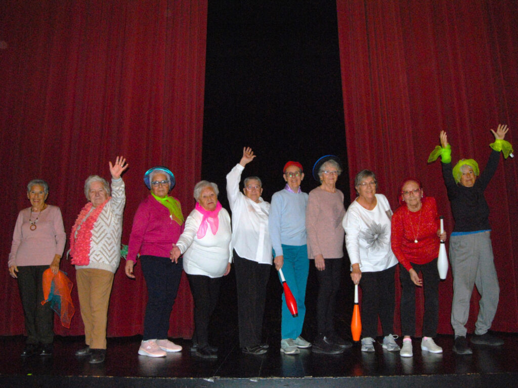 'Les noies de platí' Mostra de \"Circ en Gran\". Projecte comunitari amb Tusi(k)circ