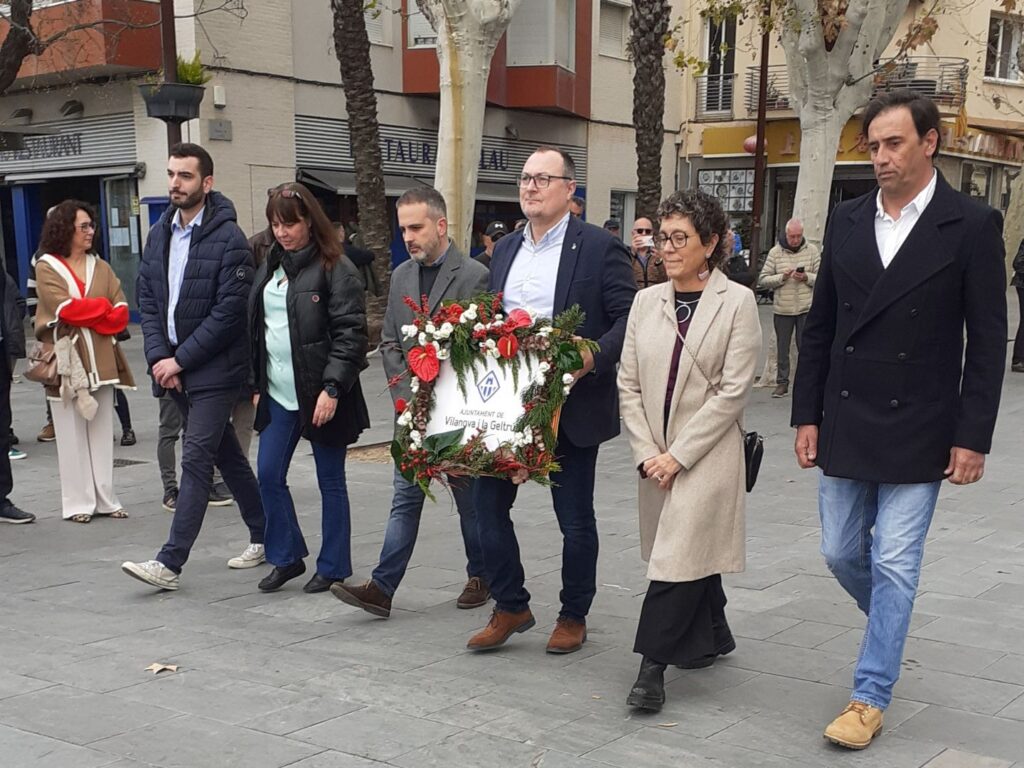 Ofrena floral al monument a Francesc Macià