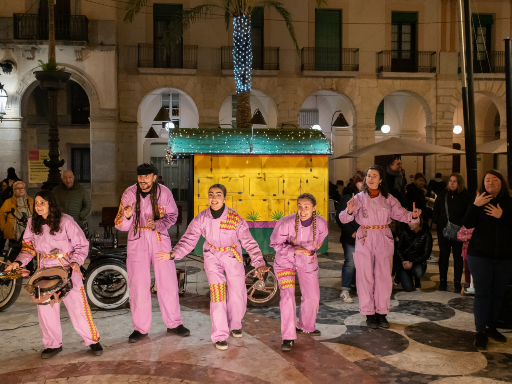 Parc de Nadal de la CARAM: 'Contes de llum' de Tracart i L'Estaquirot Teatre