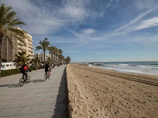 Ruta en bici costera de Vilanova a Calafell 4 paseo maritimo de Calafell