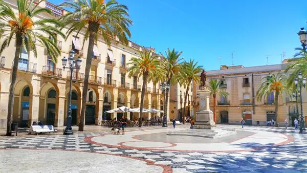 La Geltrú milenaria: ruta por el casco medieval 1 Plaça de la Vila en Vilanova