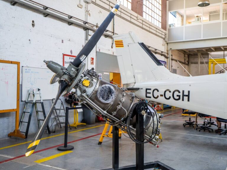 portes obertes escola formacio aeronautica efav