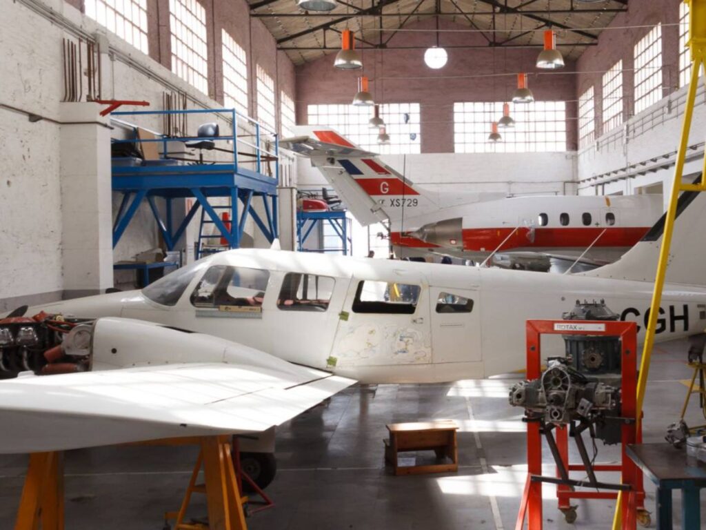 Preinscripcions Operacions auxiliars de manteniment aeronàutic 2026 - EFAV