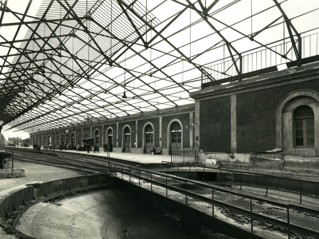 “Un recorregut fotogràfic per les estacions de Reus”