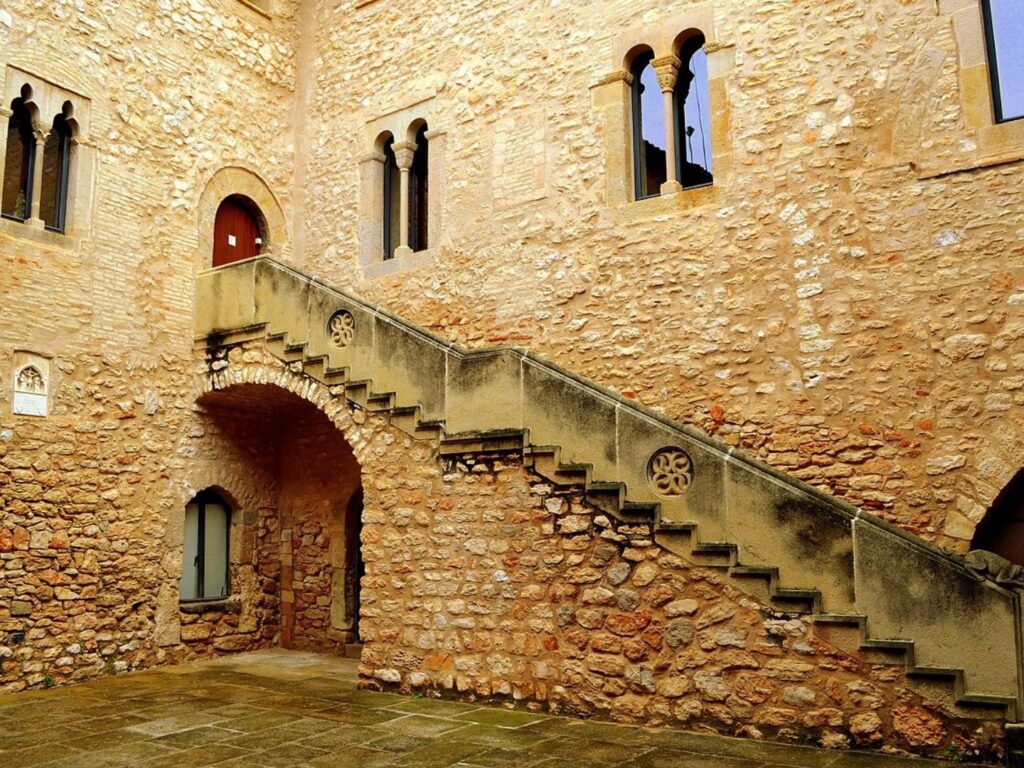 Visita a l'Arxiu Comarcal del Garraf, documents de la Transició